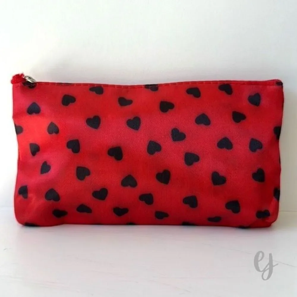 7 Travel Makeup Brushes in the Margot Case – Red with Black Hearts